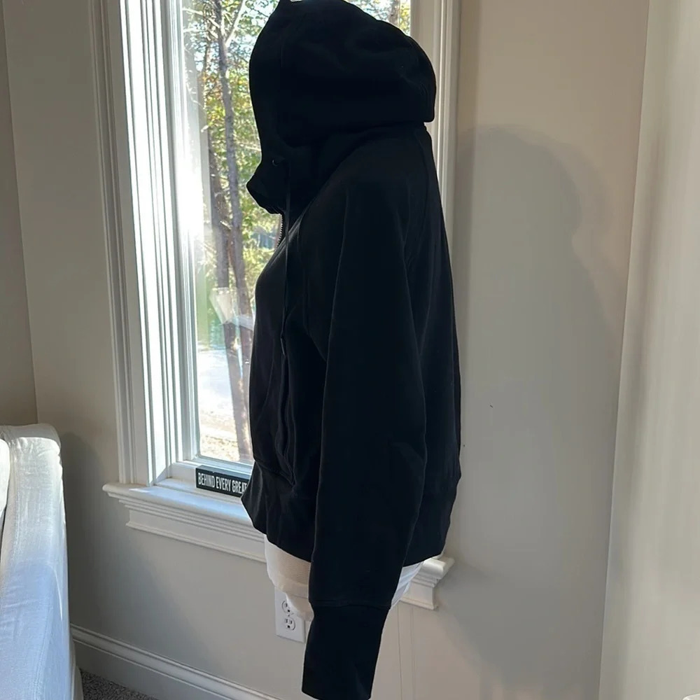 Lululemon Cropped Black Hoody, Size 6, Like New - Picture 4 of 8